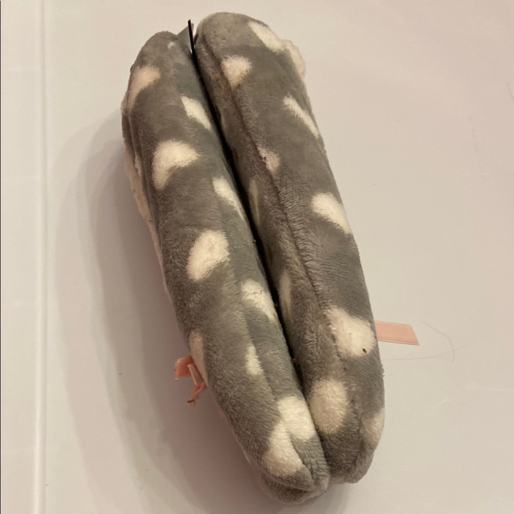 Memory Foam Cozy Gray and White Hearts Ladies Slippers NWT - Picture 4 of 6